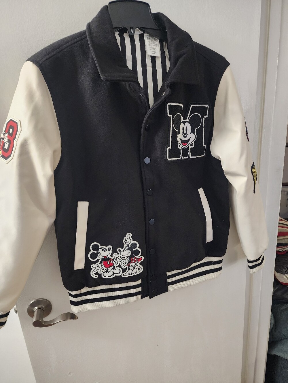 NWT DISNEY VARSITY JACKET UNISEX SIZE MED MENS/WOMENS LARGE WITH SNAP FRONT